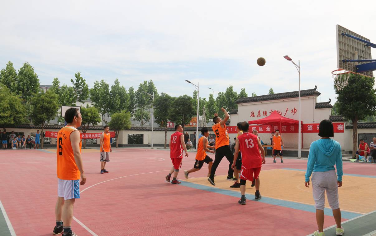 俄罗斯Vesti和NTV电视台在莫斯科时间早六点（格林威治时间两点）的新闻档节目中报道了中国的国庆盛典